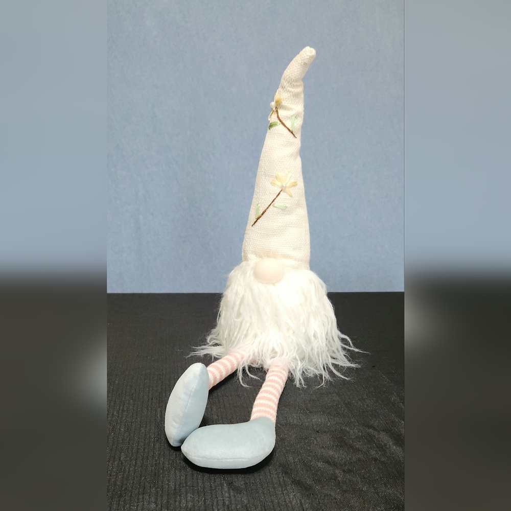 Odellette plush Easter knome